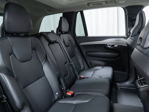 Used 2023 Volvo XC90 B5 Core w/ Protection Package Premier image 24