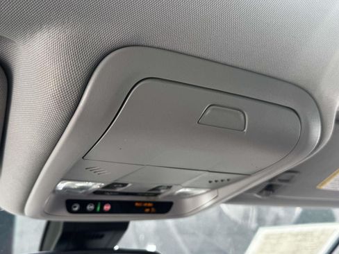 Used 2023 GMC Terrain SLE w/ Driver Convenience Package AWD/4WD image 33