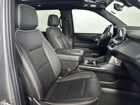 Used 2022 Chevrolet Suburban Premier w/ Premium Package RWD image 19