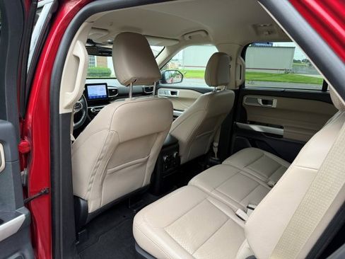 Used 2023 Ford Explorer Limited image 16