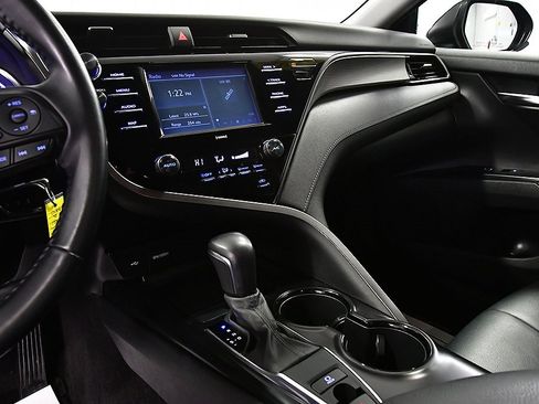 Used 2020 Toyota Camry SE image 17