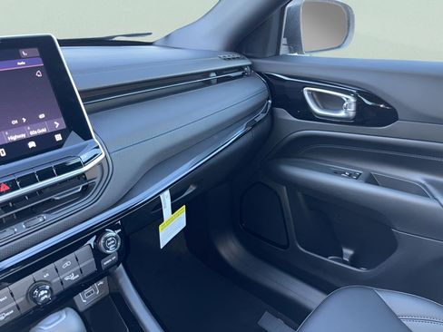 New 2026 Jeep Compass Latitude image 26