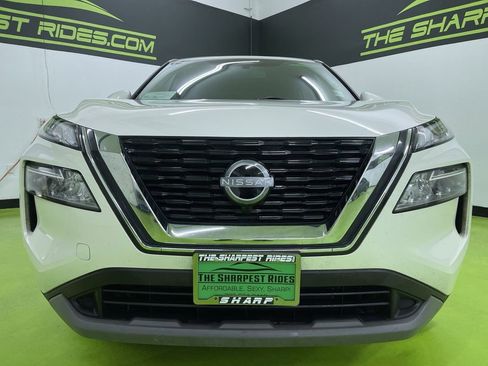 Used 2023 Nissan Rogue SV image 3