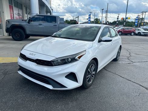 Certified 2023 Kia Forte LXS w/ LXS Technology Package FWD image 11