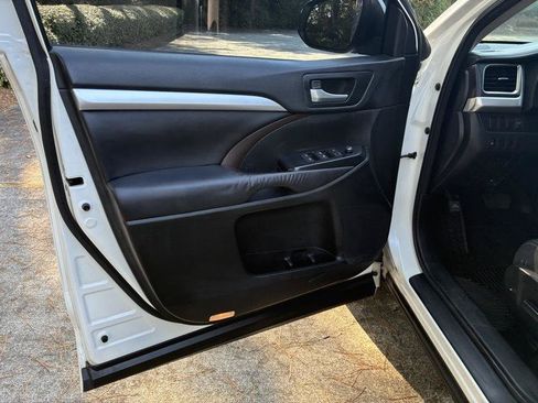 Used 2016 Toyota Highlander XLE FWD image 20
