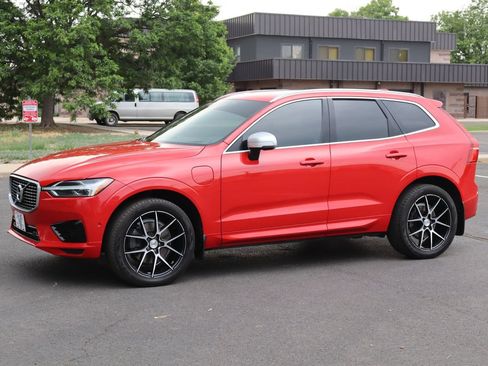 Used 2018 Volvo XC60 T8 R-Design w/ Convenience Package AWD/4WD image 10