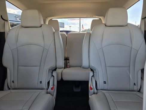 Used 2023 Buick Enclave Essence w/ Experience Buick Package FWD image 12