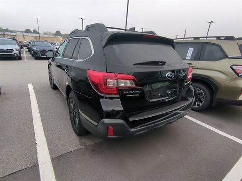 Used 2018 Subaru Outback 2.5i Premium image 7