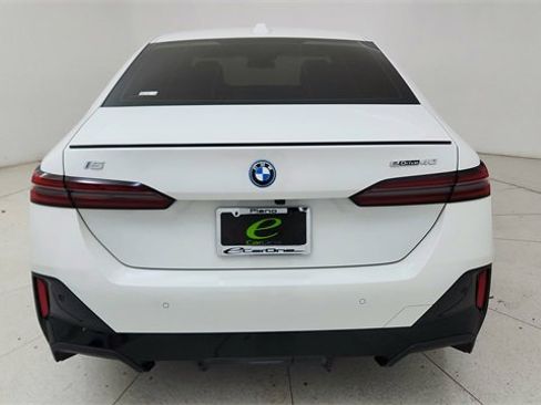 Used 2025 BMW i5 eDrive40i w/ M Sport Package image 5