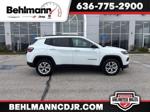 New 2026 Jeep Compass Latitude image 1