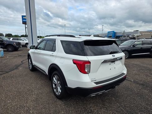 Used 2022 Ford Explorer XLT w/ Equipment Group 202A AWD/4WD image 5