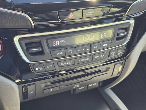 Used 2022 Honda Pilot Touring image 34