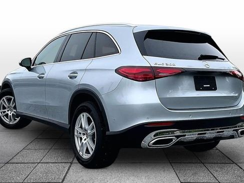 Used 2025 Mercedes-Benz GLC 300 4MATIC image 3