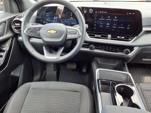 Used 2025 Chevrolet Equinox LT FWD image 6