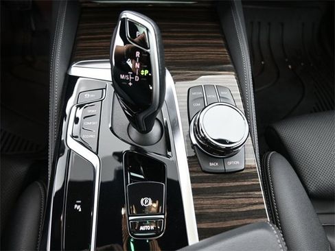 Used 2022 BMW 540i w/ Executive Package image 3