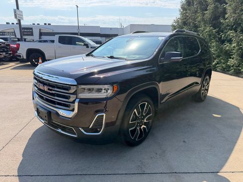 Used 2020 GMC Acadia SLT w/ Driver Alert Package II FWD image 2