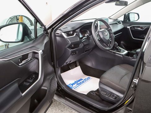 Used 2024 Toyota RAV4 XLE image 3