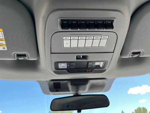 Used 2025 Ford F550 4x4 Crew Cab Super Duty image 16