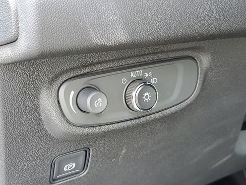 Used 2022 GMC Terrain SLE w/ Driver Convenience Package image 10