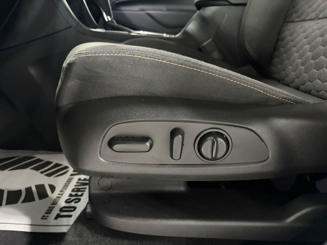 Used 2019 Chevrolet Equinox LT AWD/4WD image 30