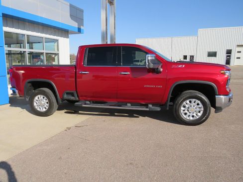 Used 2024 Chevrolet Silverado 2500 LTZ w/ LTZ Convenience Package image 16