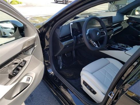 New 2026 BMW 530i xDrive w/ M Sport Package image 9