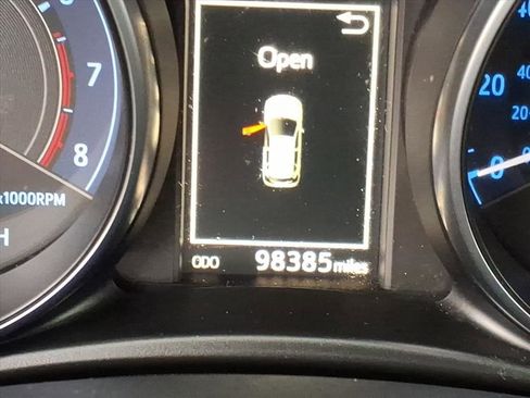 Used 2018 Toyota Corolla iM image 5