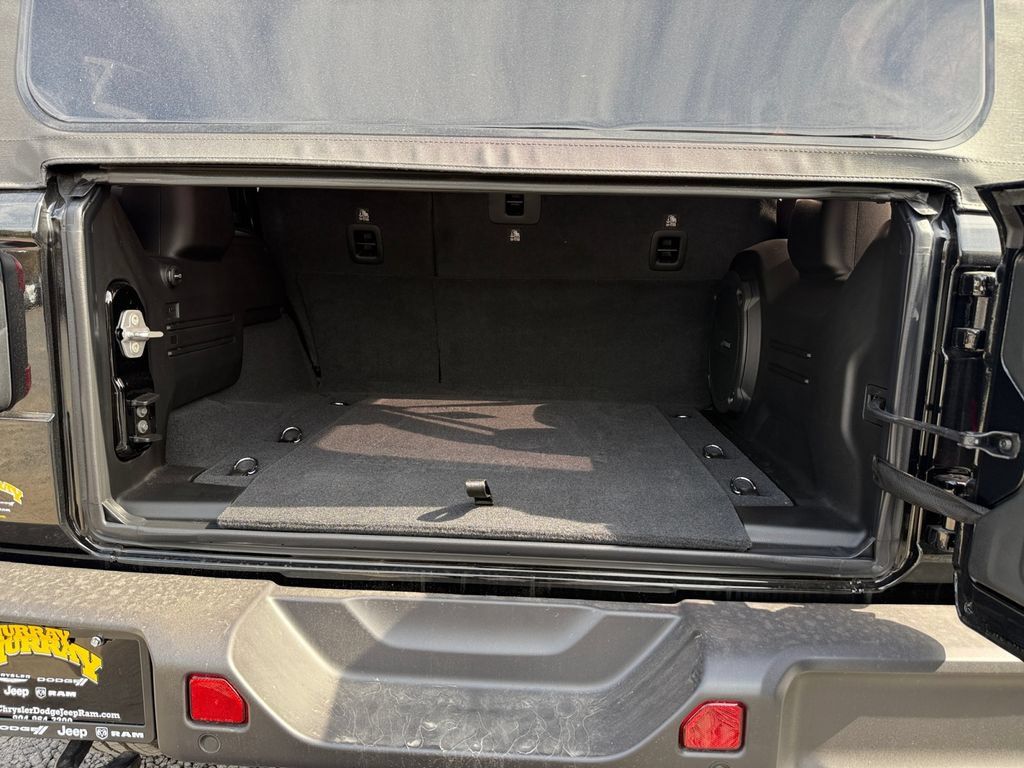 New 2025 Jeep Wrangler Unlimited Sahara AWD/4WD image 27
