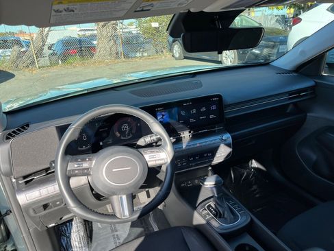 Used 2025 Hyundai Kona SEL image 33