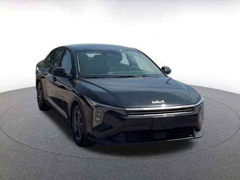 Used 2025 Kia K4 LXS image 3