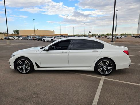 Used 2019 BMW 750i xDrive w/ Executive Package AWD/4WD image 2