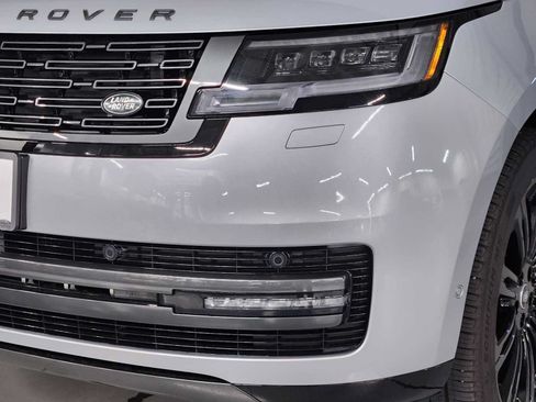 Used 2025 Land Rover Range Rover SE AWD/4WD image 12