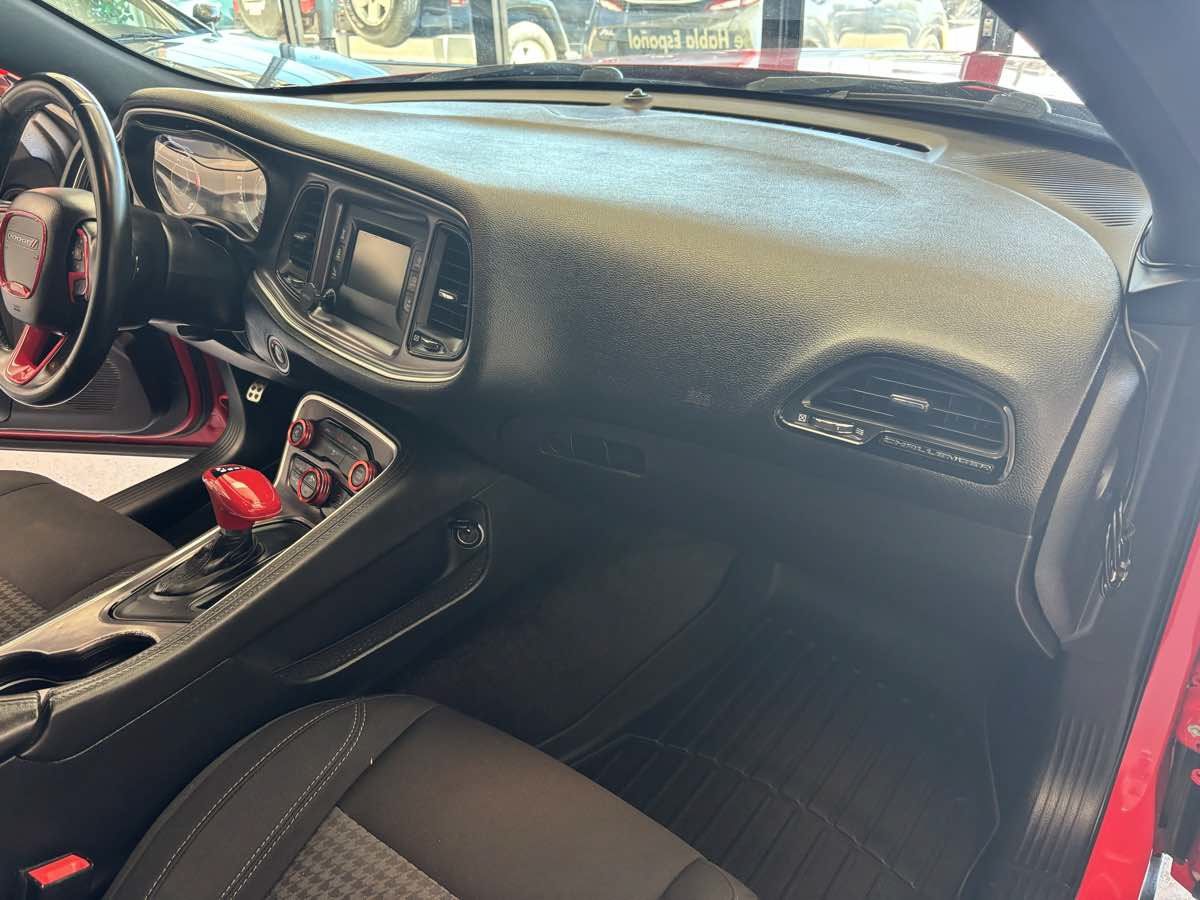 Used 2016 Dodge Challenger SXT RWD image 14