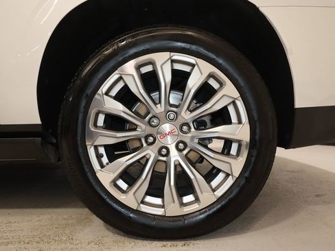 Certified 2024 GMC Yukon XL Denali w/ Denali Reserve Package image 39