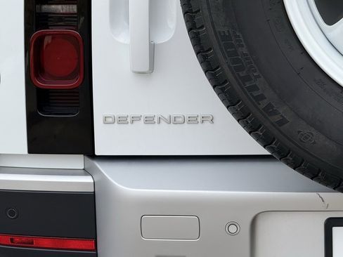 Certified 2023 Land Rover Defender 110 image 35