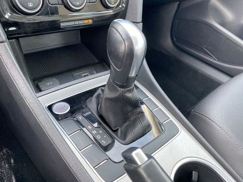 Used 2022 Volkswagen Passat 2.0T image 11