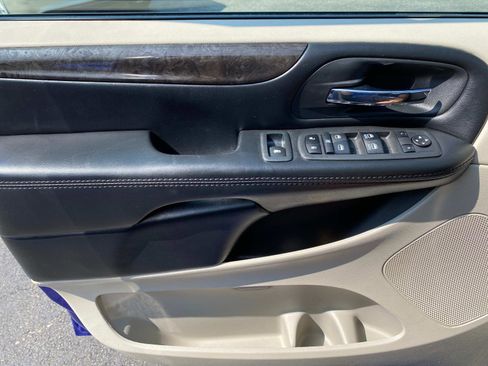 Used 2019 Dodge Grand Caravan SE image 18