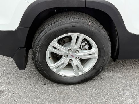 Used 2024 GMC Terrain SLE w/ Driver Convenience Package AWD/4WD image 11