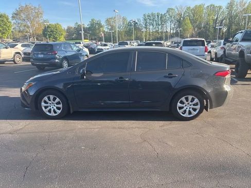 Used 2025 Toyota Corolla LE image 2