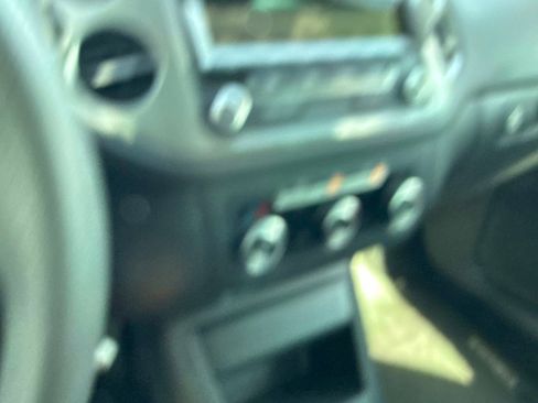 Used 2012 Volkswagen Tiguan LE FWD image 23