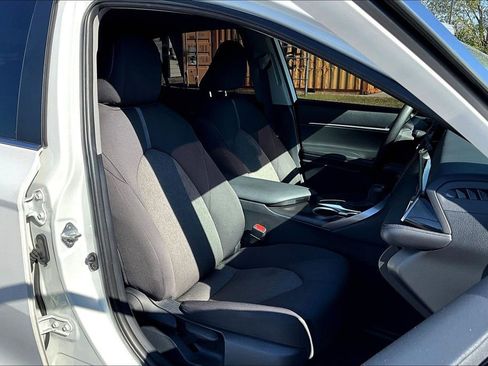 Used 2023 Toyota Camry LE image 10