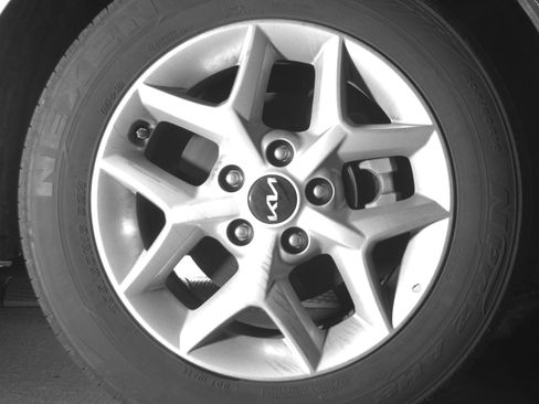 Used 2025 Kia Soul FWD image 13