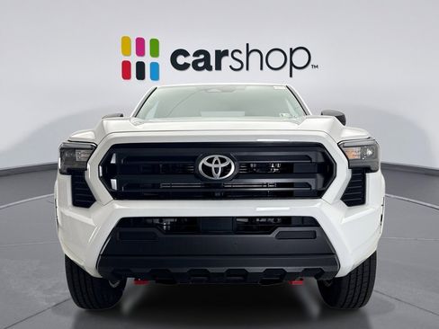 Used 2025 Toyota Tacoma SR image 8