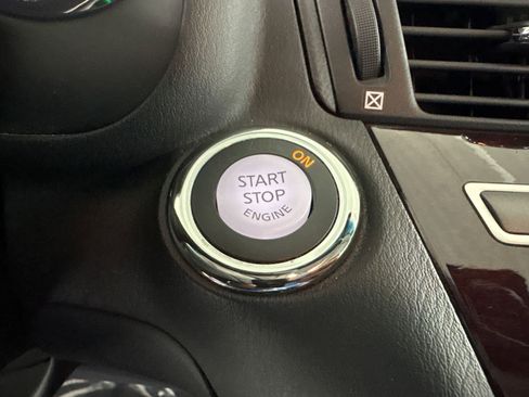 Used 2019 INFINITI Q70 Luxe image 27