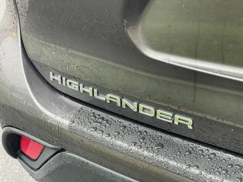 Used 2021 Toyota Highlander XLE AWD/4WD image 27