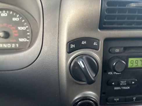 Used 2011 Ford Ranger XLT image 11