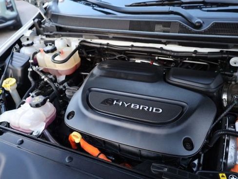 Used 2023 Chrysler Pacifica Touring-L image 42