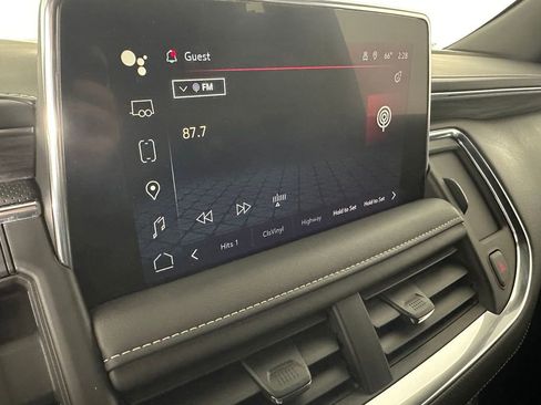 Used 2024 GMC Yukon SLT w/ SLT Luxury Package image 21