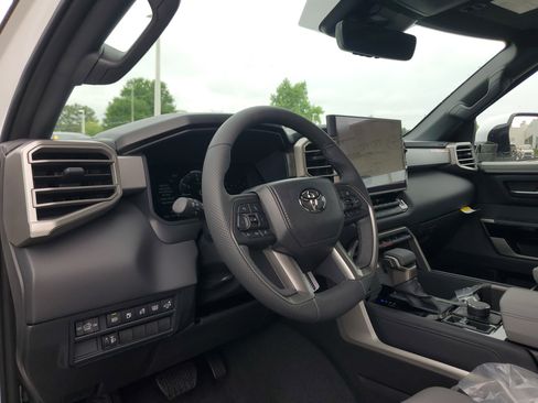 New 2026 Toyota Tundra Limited AWD/4WD image 17