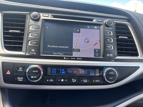 Used 2019 Toyota Highlander Limited Platinum AWD/4WD image 25